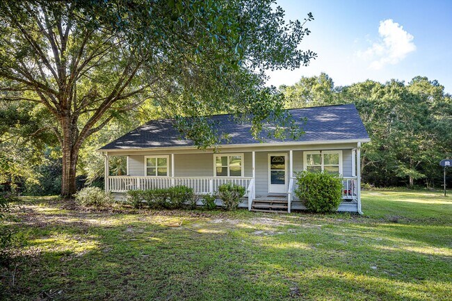 Building Photo - Peaceful Country Living on 2.4 Acres in Saucier