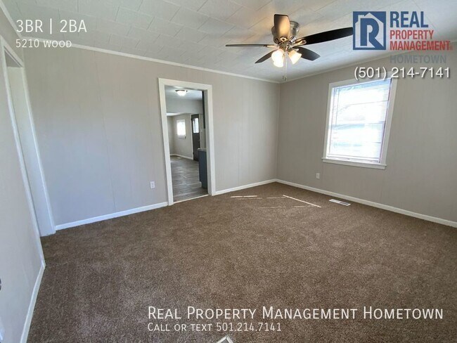 Building Photo - Newly Renovated 3-bedroom 1.5-bath House i...