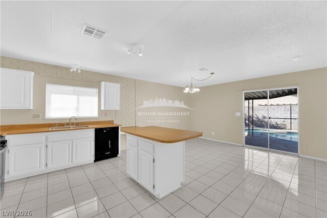 Foto del edificio - 6608 Silverstream Ave