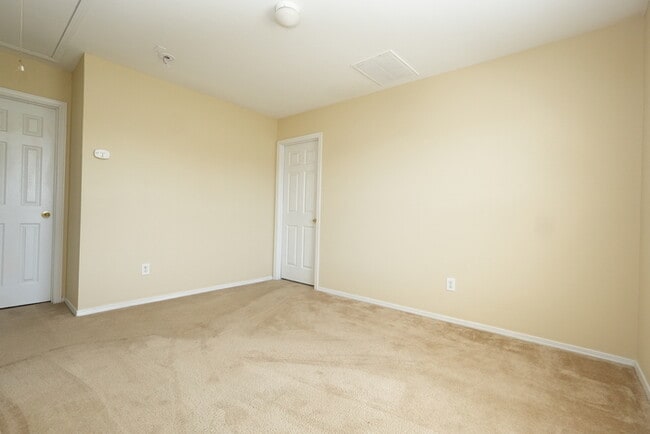 Building Photo - Lovely home situated on a cul-de-sac