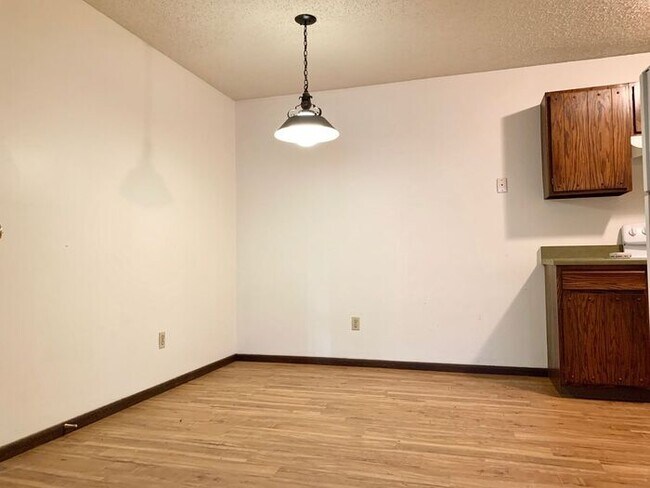 Foto del edificio - Great Two Bedroom, One Bath Apartments for Rent in East Loveland!  2 Weeks Free, Flexible lease t...