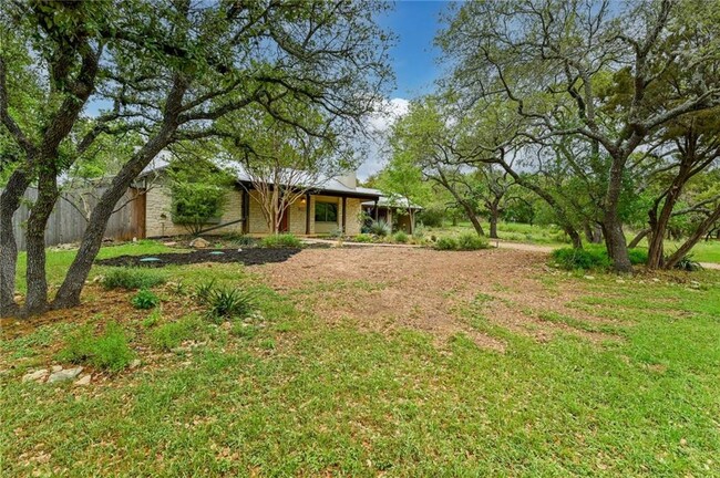 Building Photo - 901 Valley View Dr