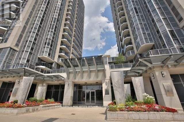 Building Photo - 5793 Yonge St