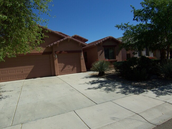 Building Photo - 3-Bedroom Home with 3-car Garage