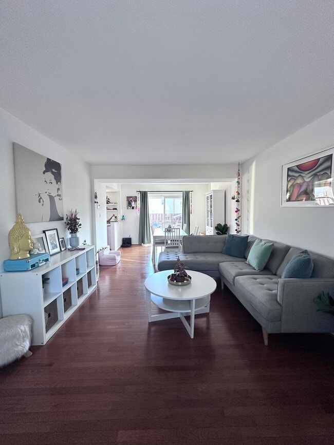 Foto del edificio - 5572 Hollins Ln