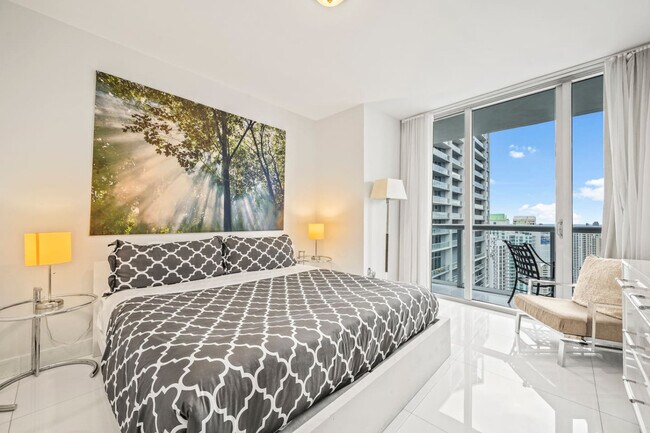 Building Photo - 485 Brickell Ave