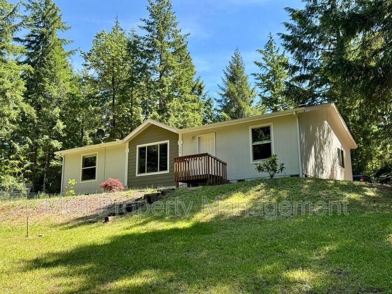Primary Photo - 155 E Strayer Way