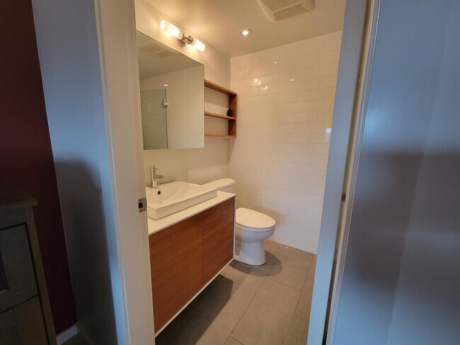 Photo du bâtiment - 1166 W 11th Ave