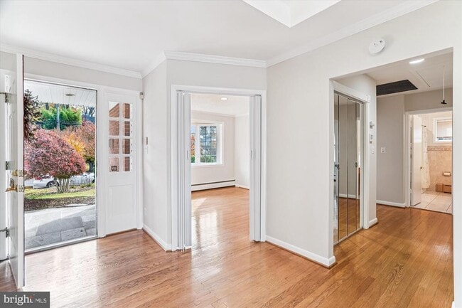 Building Photo - 5813 Midhill St