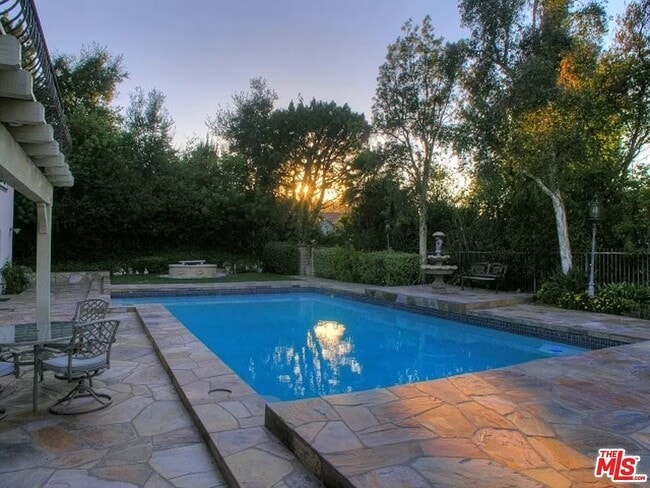 Building Photo - 16547 Park Lane Cir