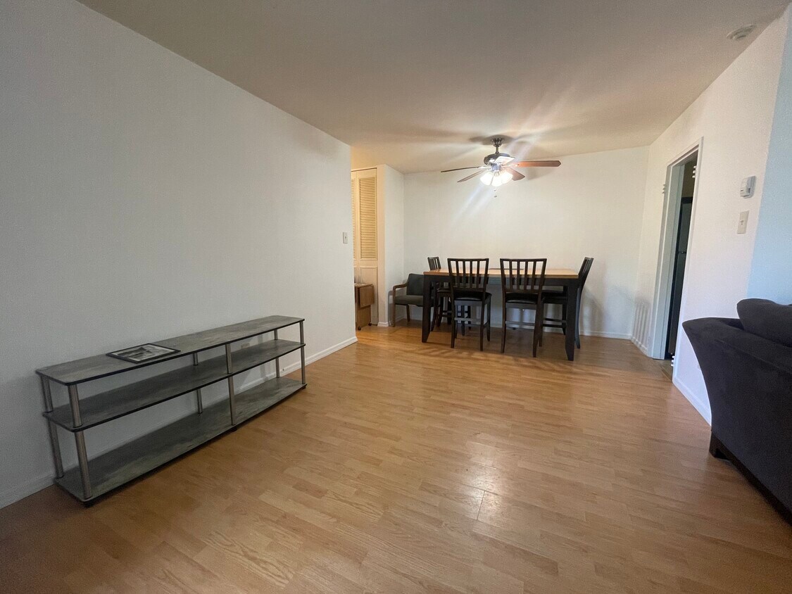 10 Glen Hollow Dr Unit C10, Holtsville, NY 11742 Condo for Rent in