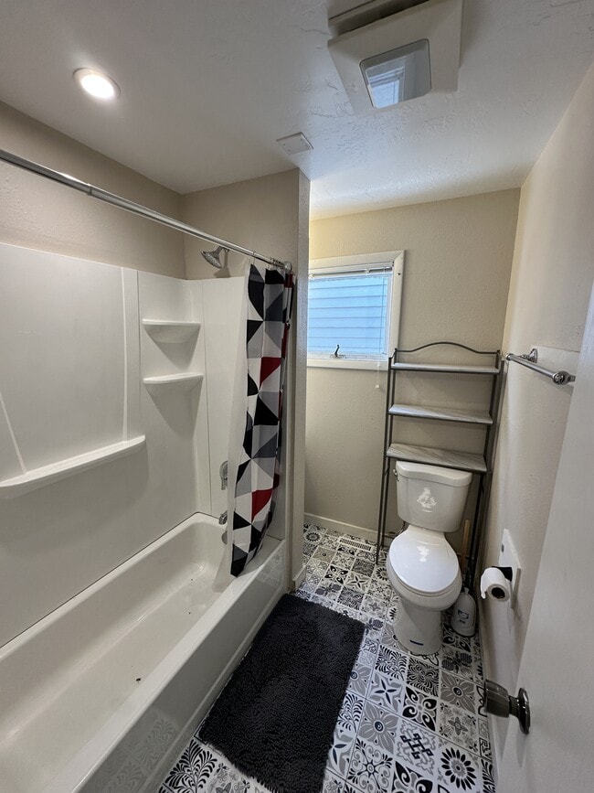 Building Photo - 1107 3rd St