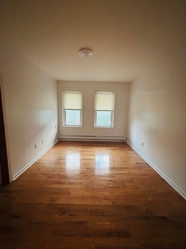 Building Photo - 739 Harrison Ave