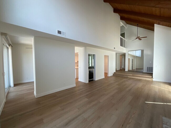 Building Photo - Seagate Lagoons: Remodeled 4 Bedroom 3 Bat...