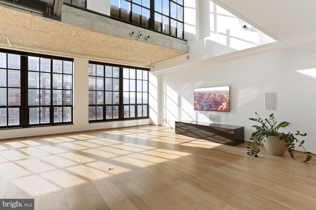 Building Photo - 1615 N QUEEN St