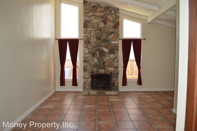 Building Photo - 4 br, 2 bath Apartment - 679 Rivera Street