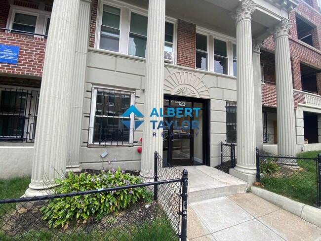 Building Photo - 111 Sutherland Rd