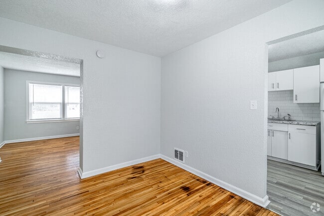 2BR, 1BA - 950SF Dining Room - Meadowlark Apartments