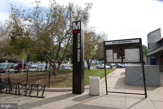 Rockville Metro within walking distance - 118 Monroe St