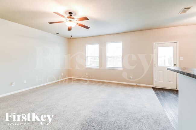 Foto del edificio - 5931 Golden Cove Rd