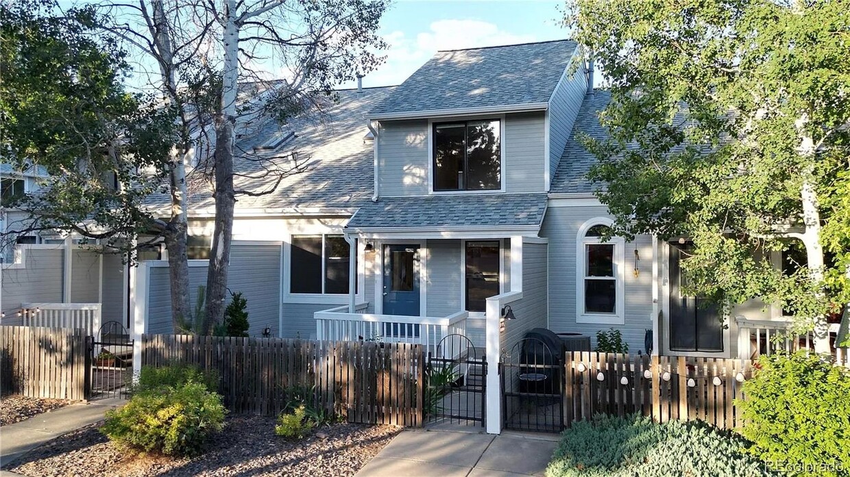 Primary Photo - Two Bedroom Townhome Available For Rent in...