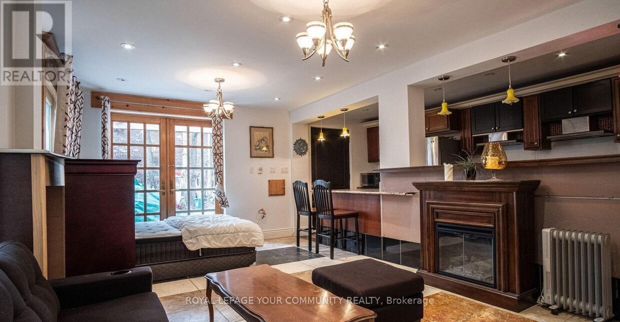 Primary Photo - 2398-2398 Dufferin St