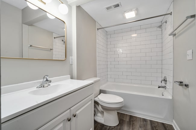 Building Photo - 101 N High St