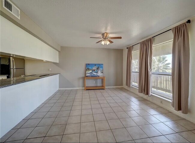 Foto del edificio - 14801 Compass St