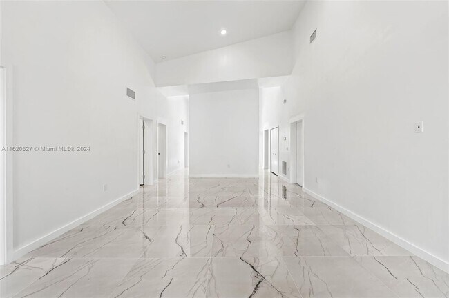Building Photo - 307 E 17th St
