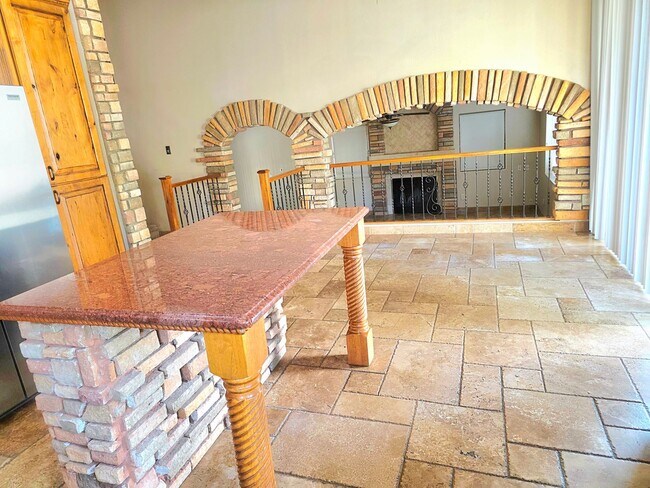 Foto del edificio - 4 Bed 2.5 Bath- 42nd St & Shea- Pool- Move in special