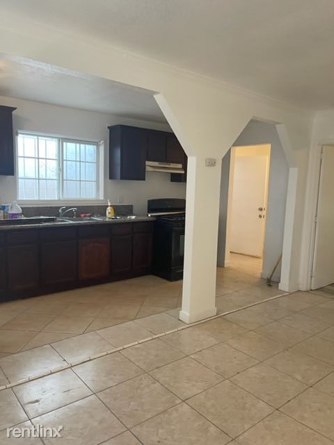 Foto del edificio - 1 br, 1 bath House - 832 W Rosecrans Ave