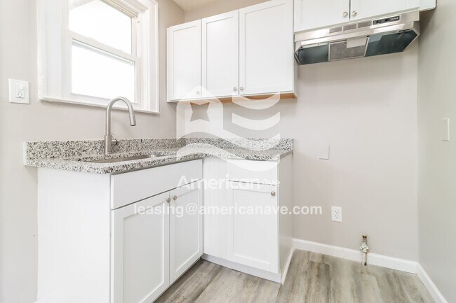 Foto del edificio - 16565 Kentfield St