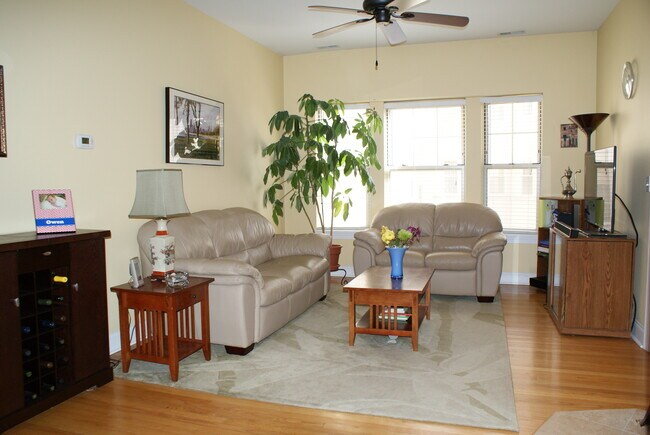 Foto del edificio - 820 W Sunnyside Ave