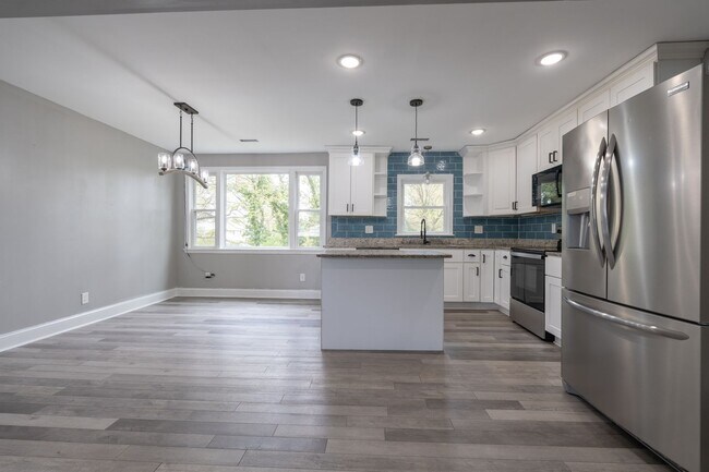 Foto del edificio - MOVE IN READY 4 Bedroom in desirable Hunt ...