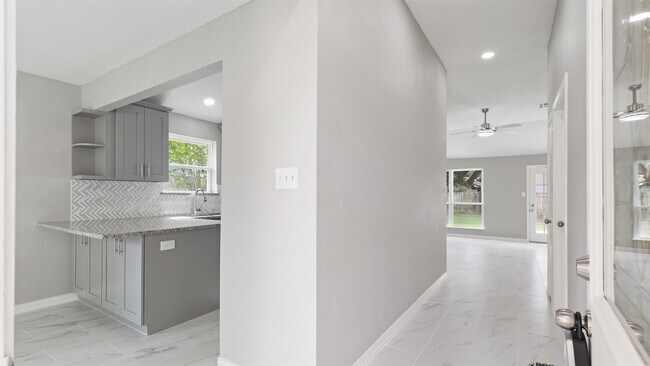 Foto del edificio - 4007 Green Crest Dr