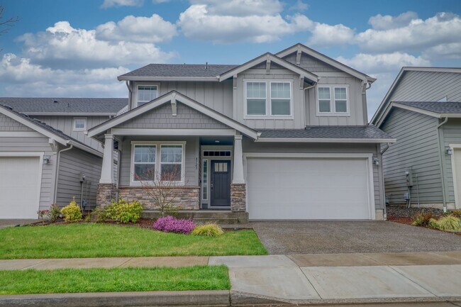 Building Photo - Spacious 3 Bedroom Home in Highly Desirabl...