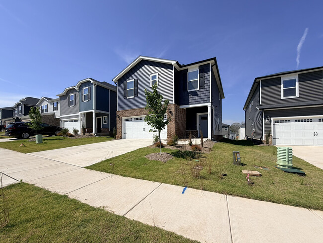 Building Photo - 645 Red River Dr