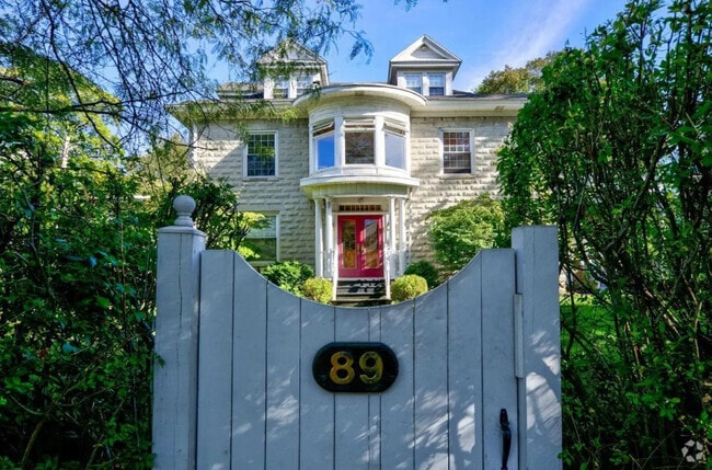 Building Photo - 89 N Pine Ave