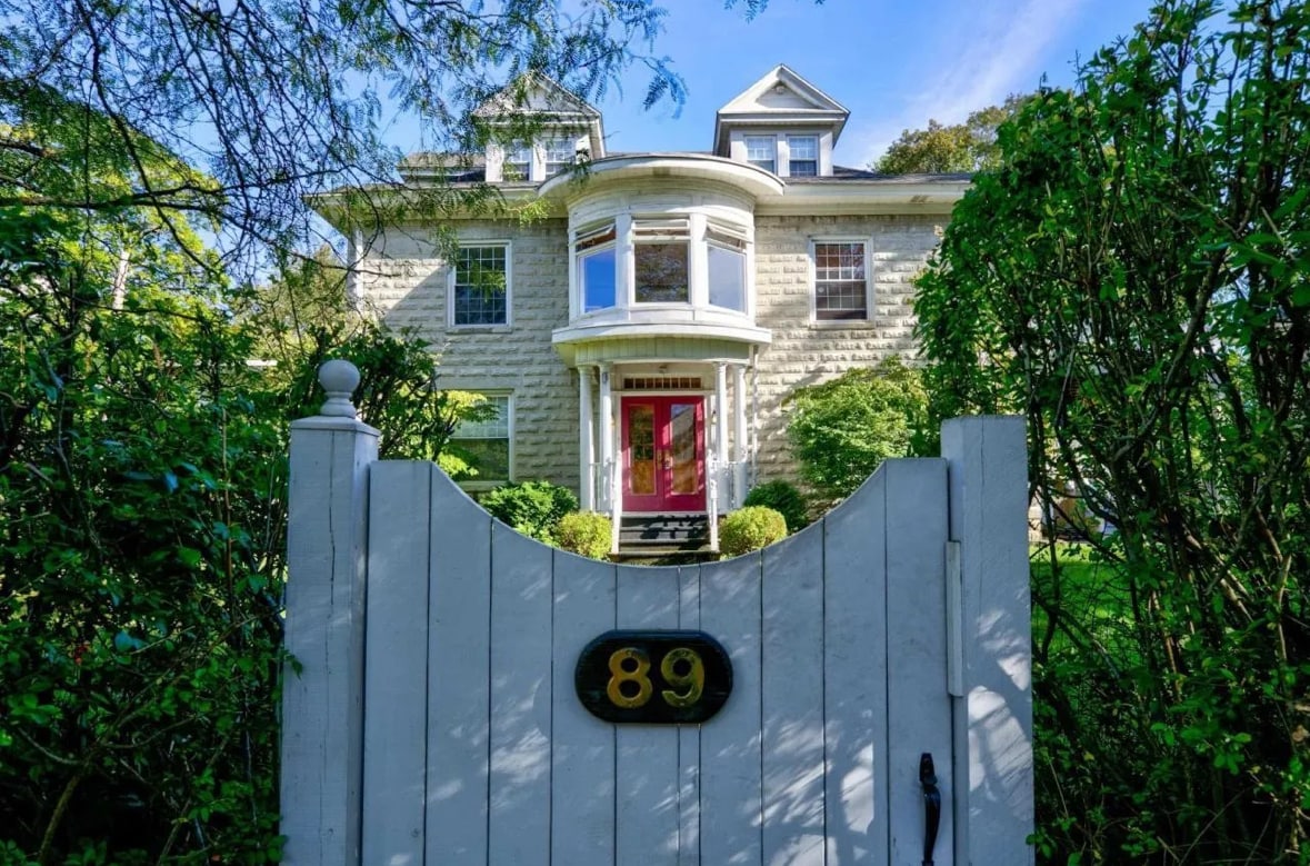 Primary Photo - 89 N Pine Ave