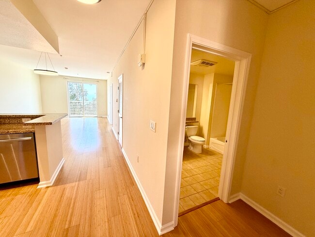 Foto del edificio - 301 Crescent Ct