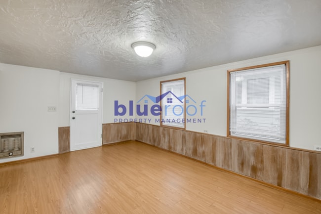 Photo - 3242-3248 SE Alder Ct - 3242.5 Apartment