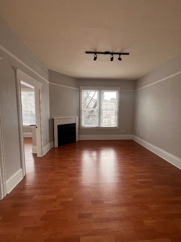 Building Photo - 312 E Olive Pl