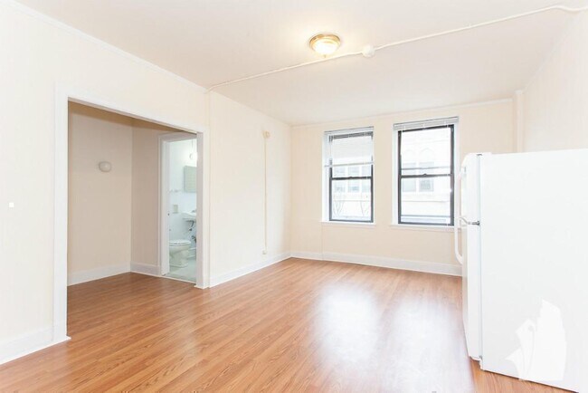 Foto del edificio - 2747 N Milwaukee Ave