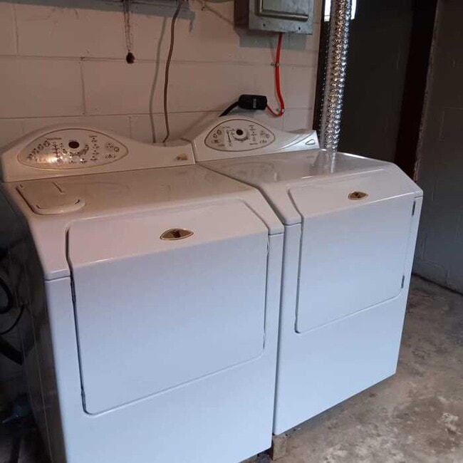 Building Photo - 2 bedroom 1 bath