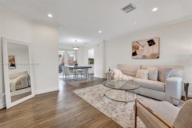 Foto del edificio - 928 NE 18th Ct