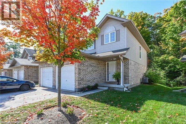 Photo du bâtiment - 300 Fallowfield Dr