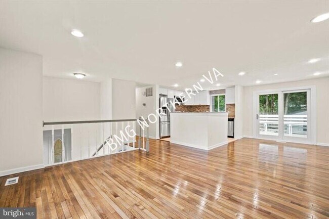 Foto del edificio - 8461 Yellow Leaf Ct