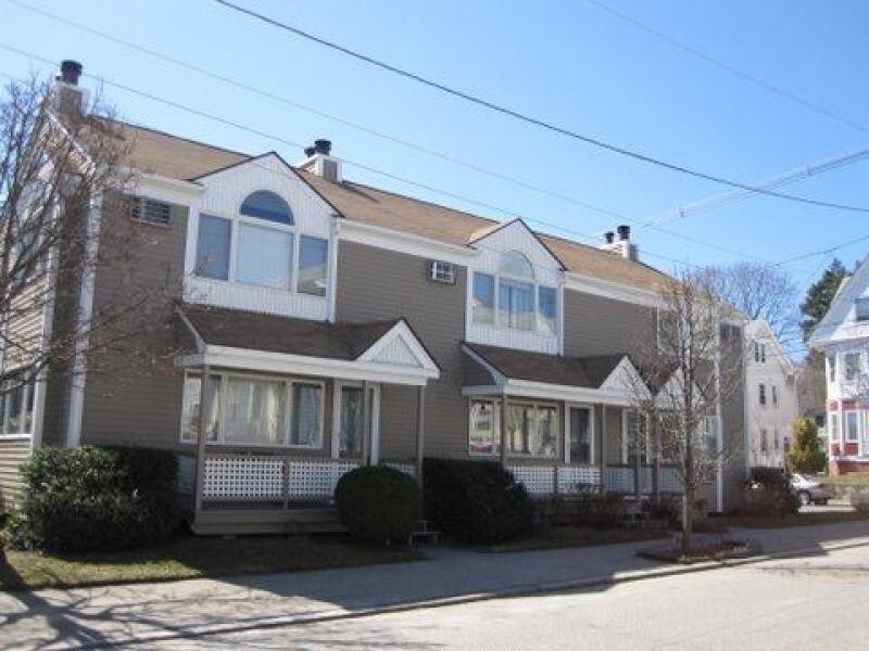 Roomy Townhouse Condo Townhome Rentals in Providence RI