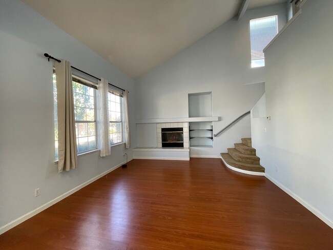 Foto del edificio - Awesome Sacramento 4 bd/2.5 bath home