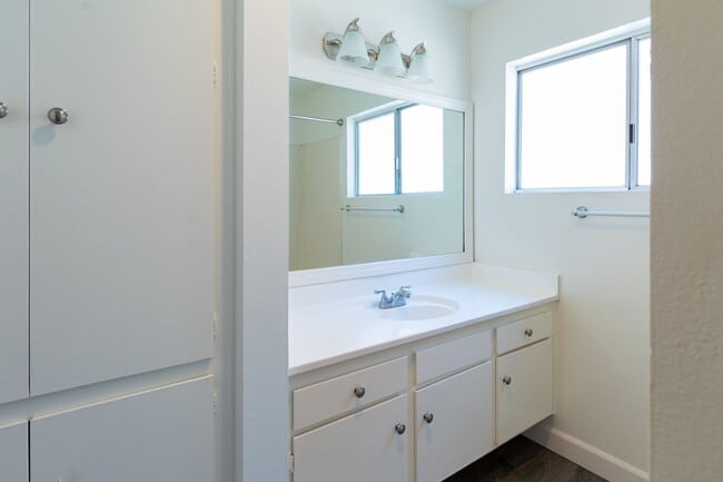Building Photo - 2059 W 157th St